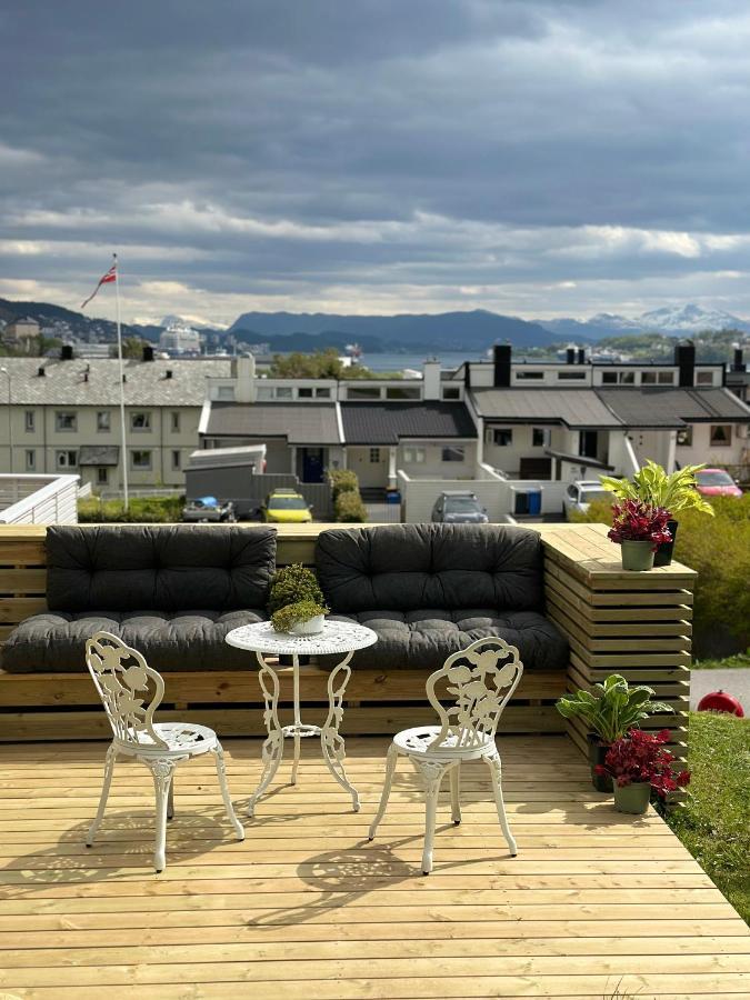 Basement Apartment With Parking Ålesund Buitenkant foto